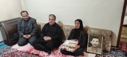 غبار روبی و عطر افشانی گلزار شهدا و دیدار با خانواده شهید علیدادی به مناسبت هفته دولت + تصاویر