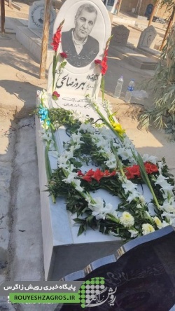 جمعی از اعضای انجمن خبرنگاران و مطبوعات مسجدسلیمان با حضور بر مزار زنده یاد بهروز صالحی یاد ایشان را گرامی داشتند+ تصاویر