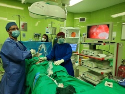 انجام جراحی pccl  جراحی سنگ مثانه از طریق برش کوچک پوستی برای اولین بار در مسجدسلیمان