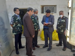 توزیع بسته های غذایی و گندزدایی و ضدعفونی کردن شهر عنبر توسط نفتی ها+ تصاویر