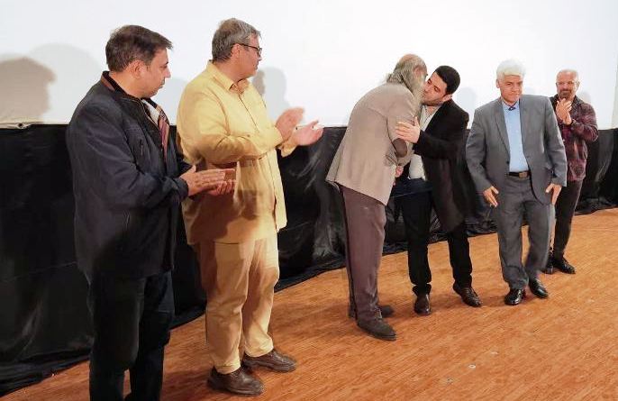 در حاشیه چهل و یکمین جشنواره فیلم فجر  از ” حشمت الله قاسمی” پیشکسوت مسجدسلیمانی سینما و تئاتر خوزستان قدردانی شد