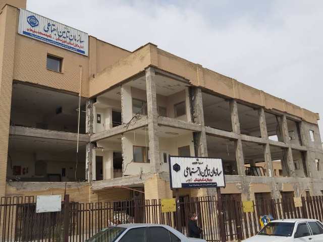 علیرغم گذشت حدود ۱۷ ماه از زلزله مسجدسلیمان، تعلل مسئولان اداره کل تامین اجتماعی خوزستان در اجاره یک ساختمان در شأن و ایمن باعث اعتراضات شدید مردم شده است