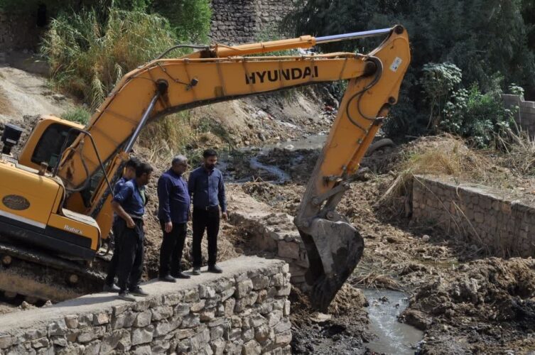 عملیات لجن برداری و احداث دیوار حائل کانال منطقه نمره هشت به اتمام رسید
