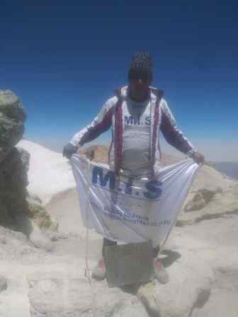 فتح دماوند بلندترین قله کوهستانی ایران توسط قهرمان خستگی ناپذیر مسجدسلیمان