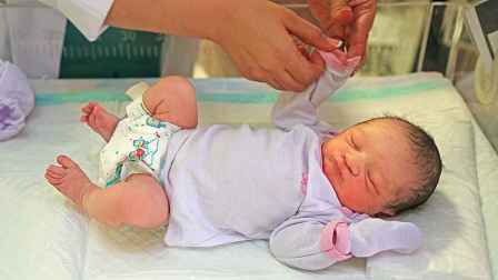 نوزاد دختر اندیکایی اجازه نداد مادرش به بیمارستان برسد و در کنار سد گدار دیده به جهان گشود
